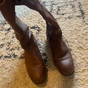 Vintage Frye soft brown boots!